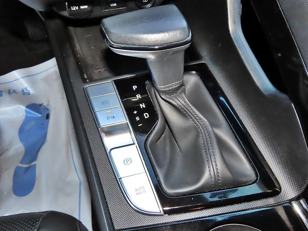 HYUNDAI Avante - Vista 10