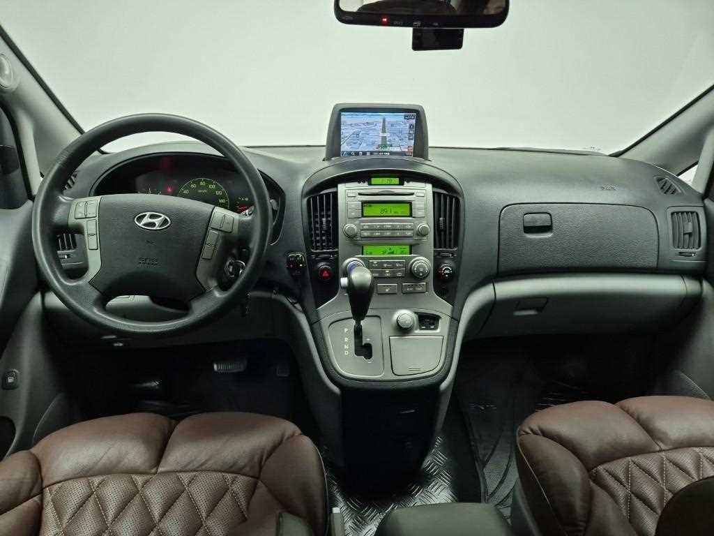 HYUNDAI Starex - Vista 7