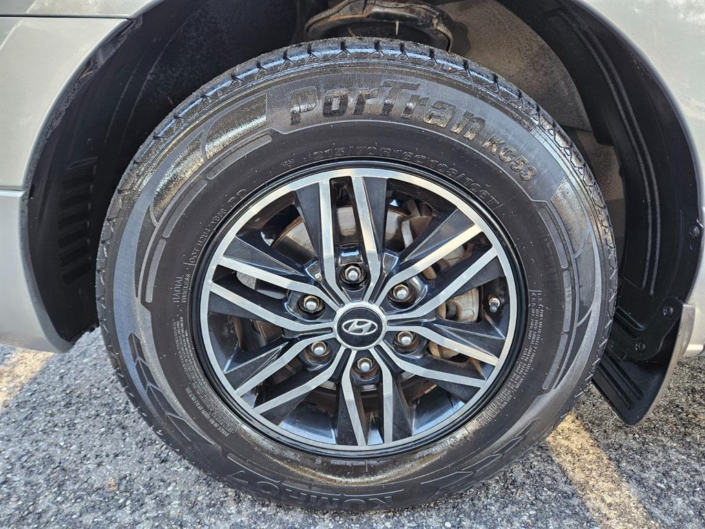 HYUNDAI Starex - Vista 9