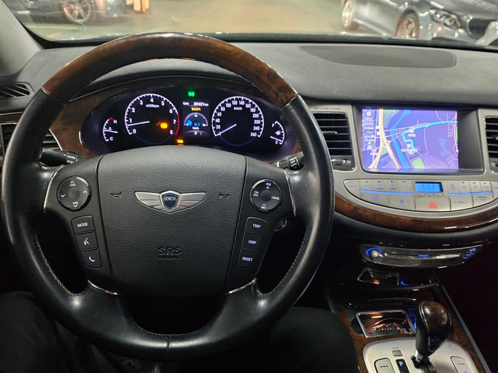 HYUNDAI Genesis - Vista 6