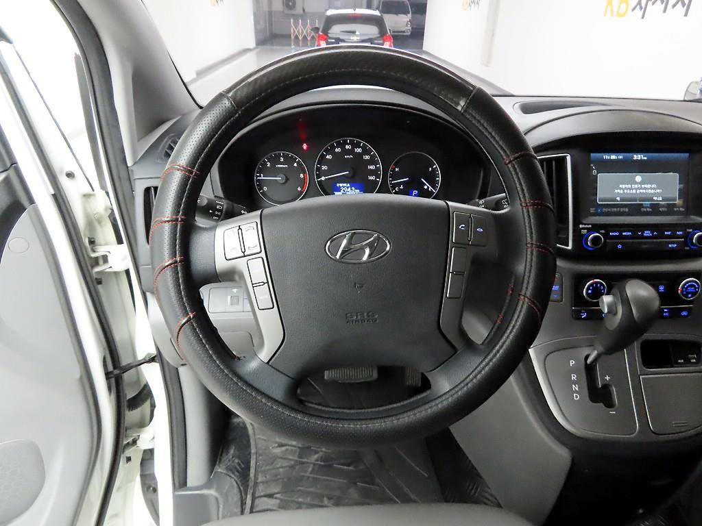 HYUNDAI Starex - Vista 8