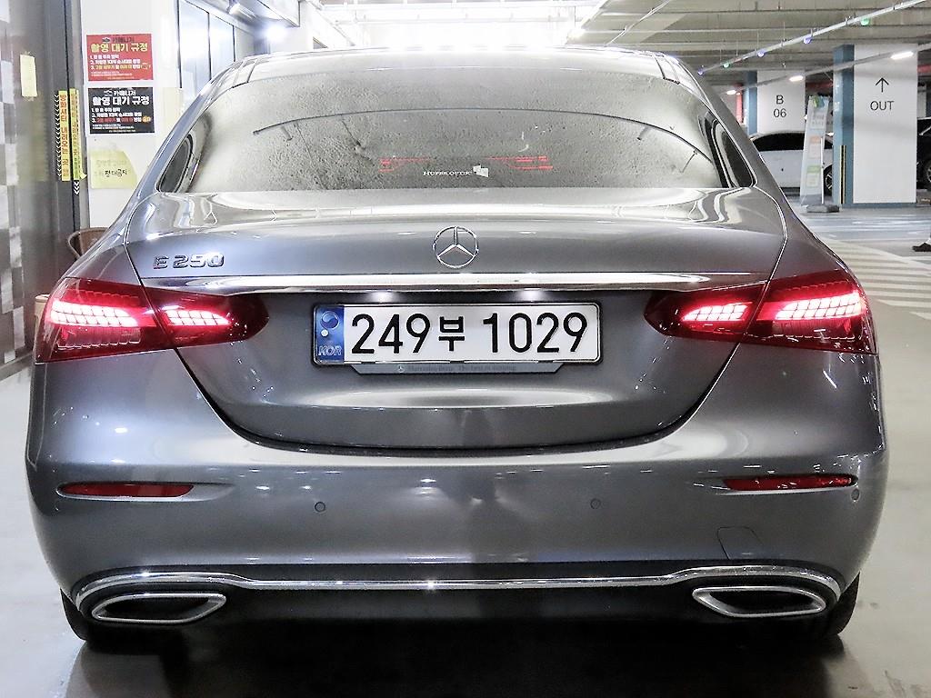 Mercedes Benz E class - Vista 5