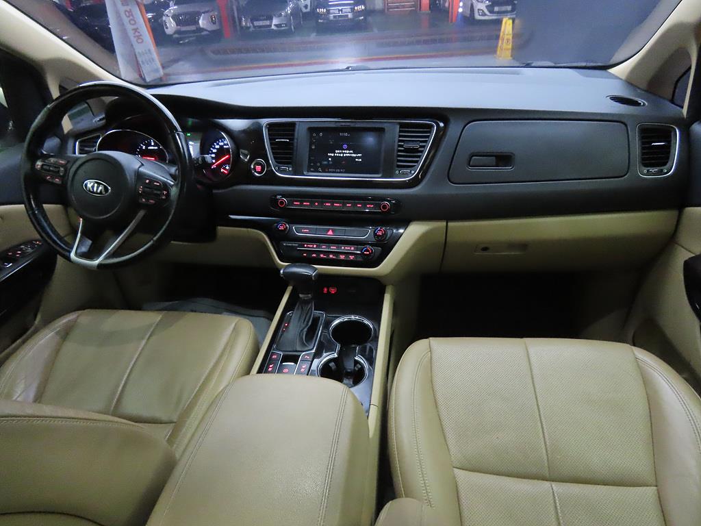 KIA Carnival - Vista 5