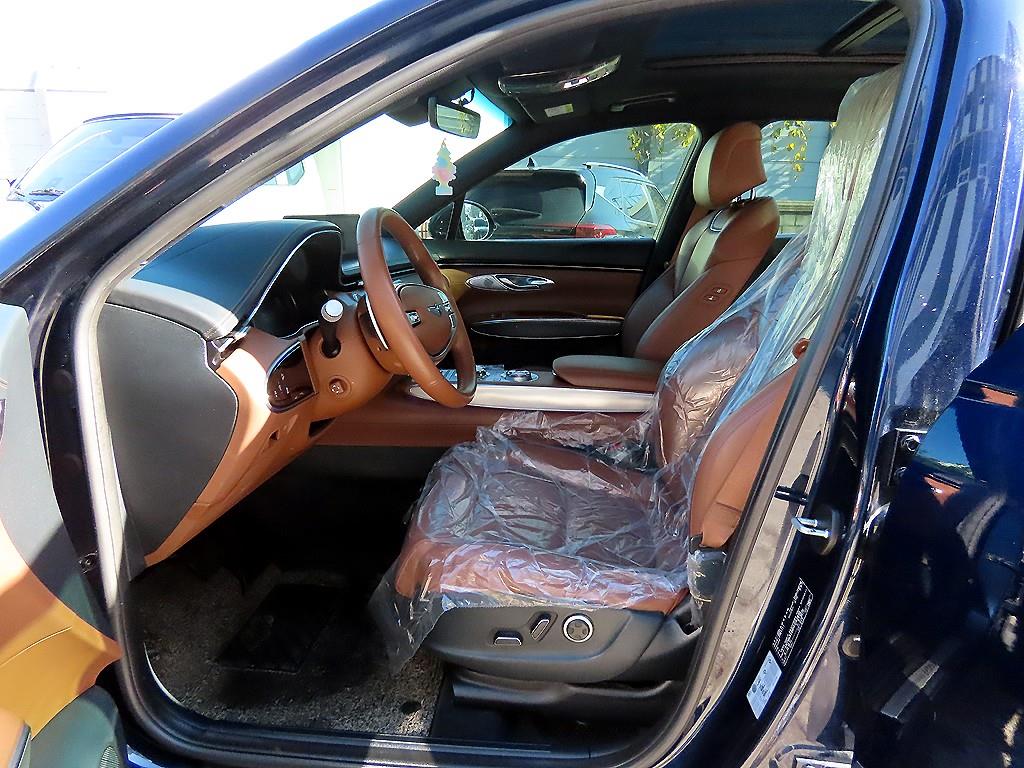 Genesis GV70 - Vista 5