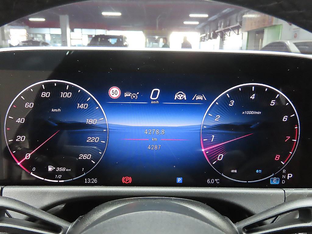 Mercedes Benz E class - Vista 11