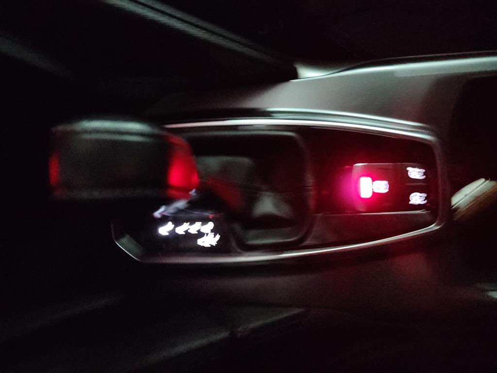 SAMSUNG QM6 2020 the color of pearl - Importación desde Corea - HF Imports Iquique - Foto 19