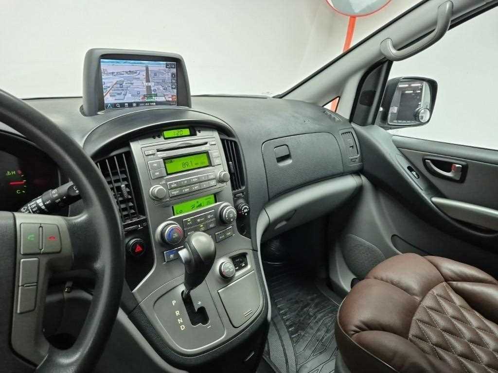 HYUNDAI Starex - Vista 10