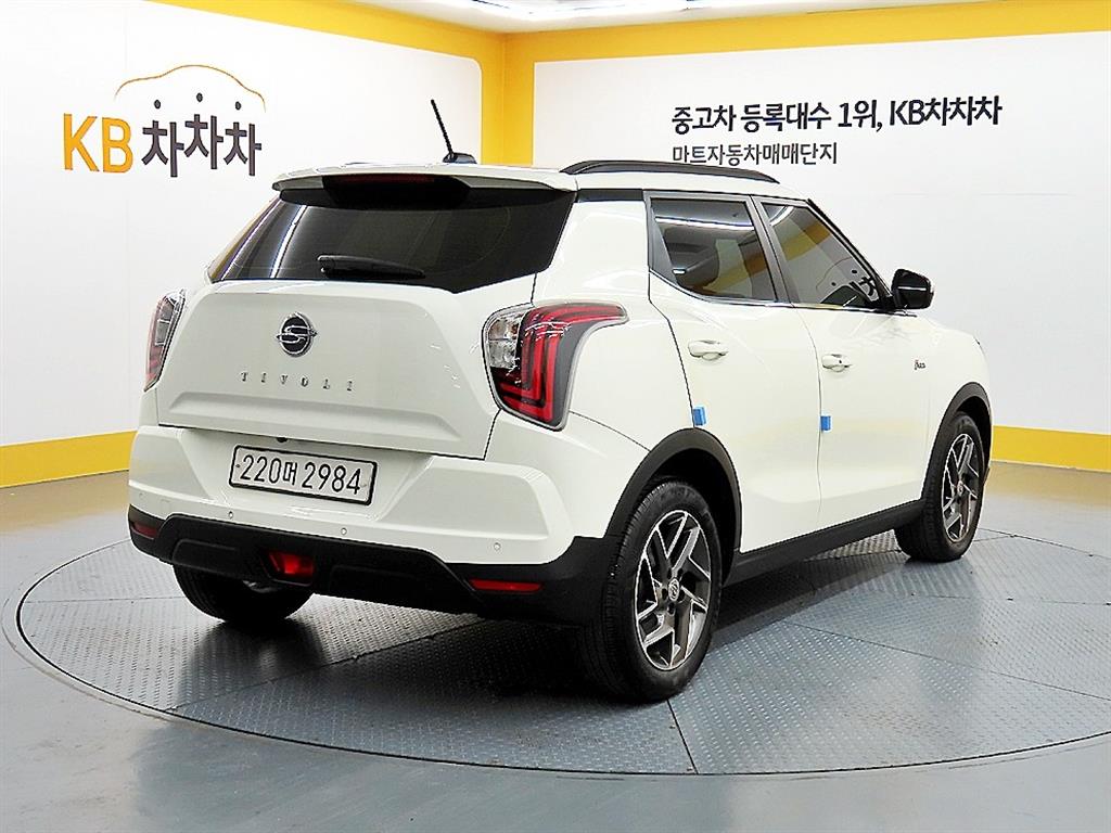 Ssangyong Tivoli - Vista 4