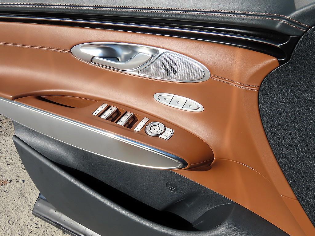 Genesis GV70 - Vista 11