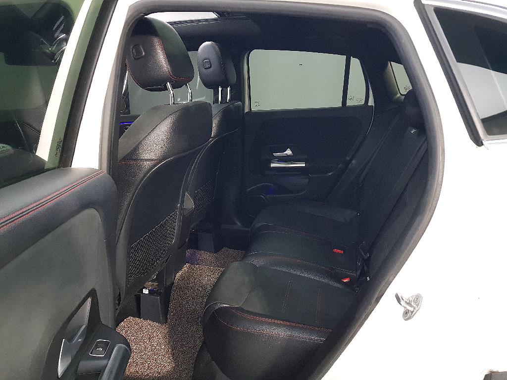 Mercedes Benz GLA Class - Vista 9