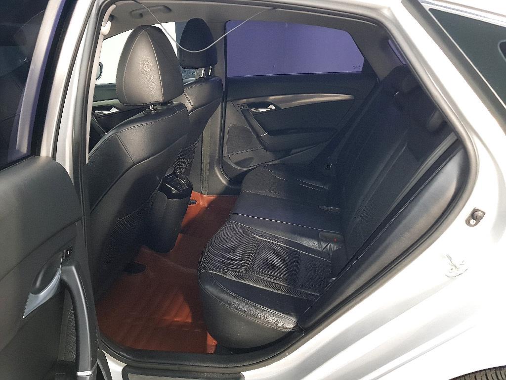 HYUNDAI i40 - Vista 9