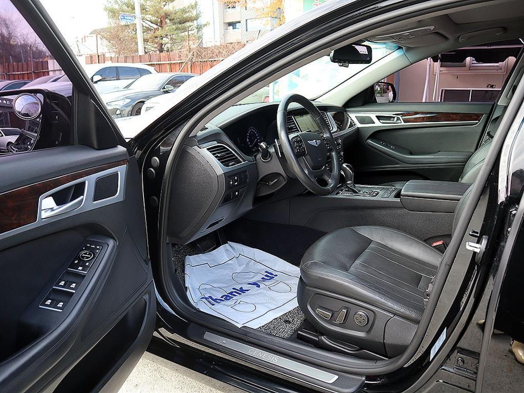 HYUNDAI Genesis - Vista 11