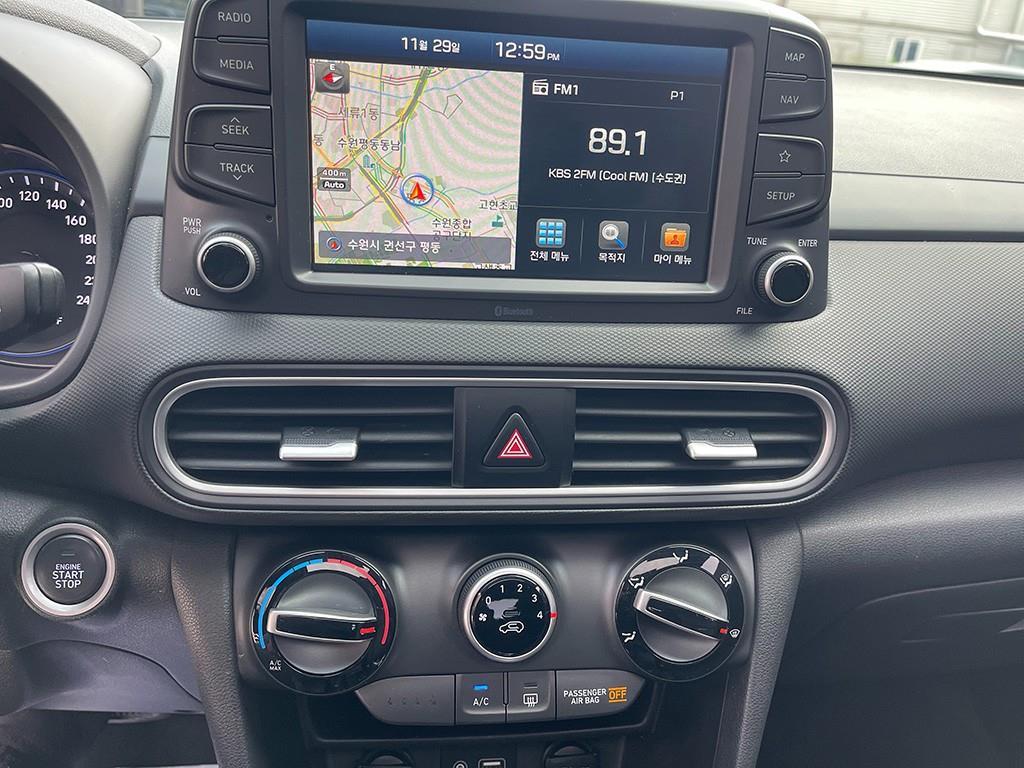 HYUNDAI Kona - Vista 9