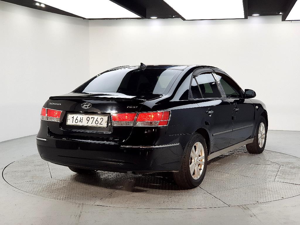 HYUNDAI Sonata - Vista 4