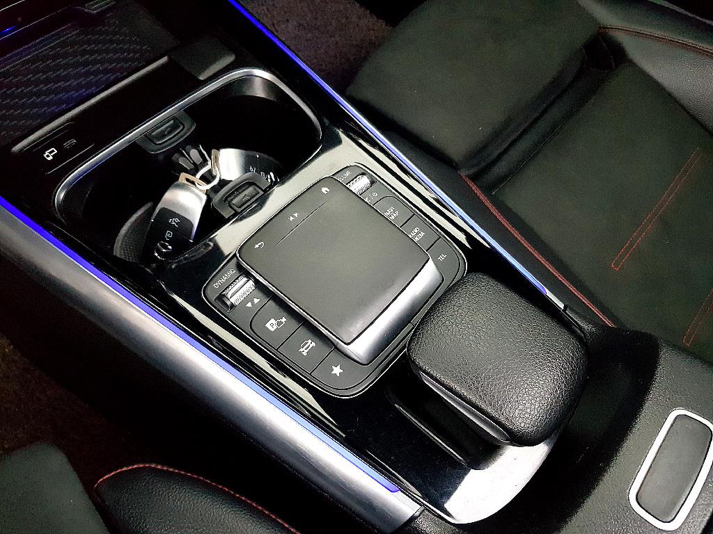 Mercedes Benz GLA Class - Vista 12