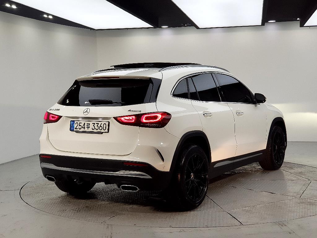 Mercedes Benz GLA Class - Vista 4