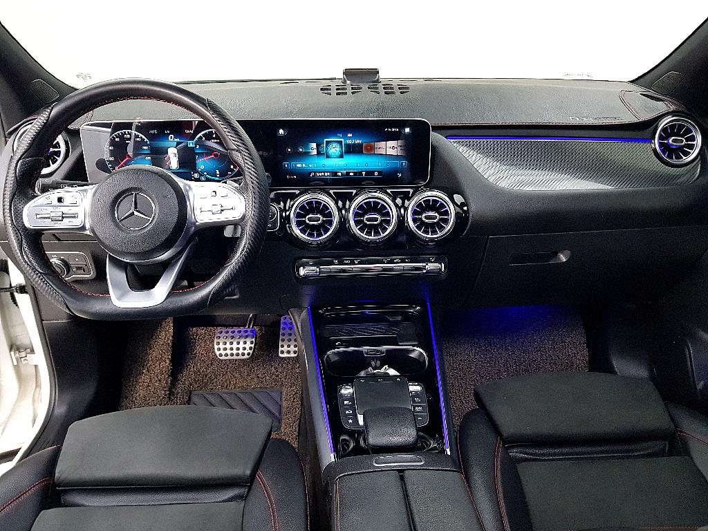 Mercedes Benz GLA Class - Vista 5