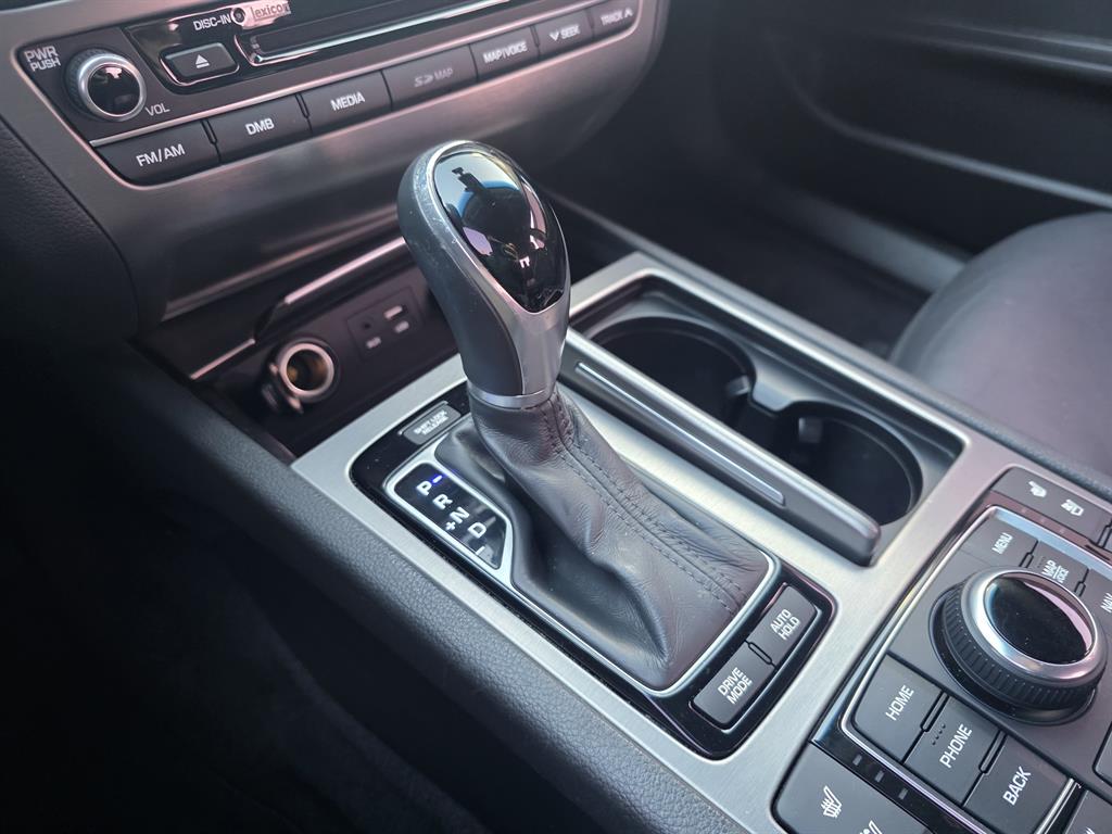 HYUNDAI Genesis - Vista 7