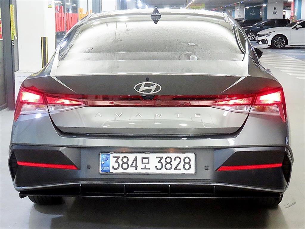 HYUNDAI Avante - Vista 5