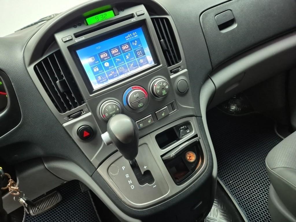 HYUNDAI Starex - Vista 10