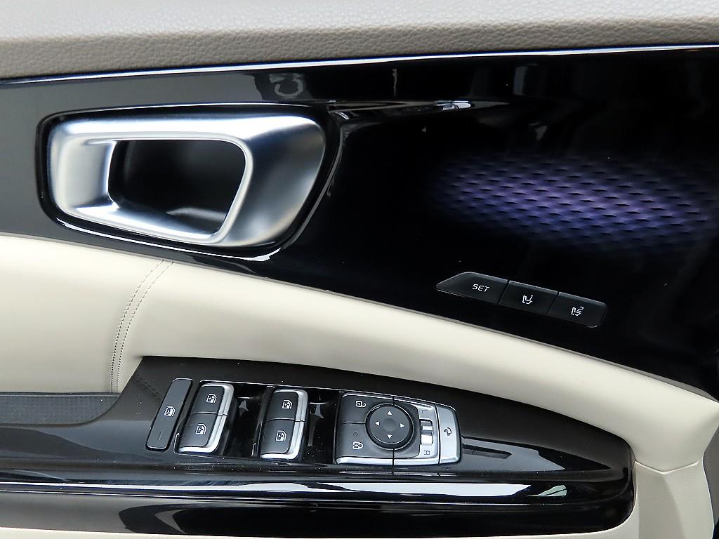 KIA Carnival - Vista 11