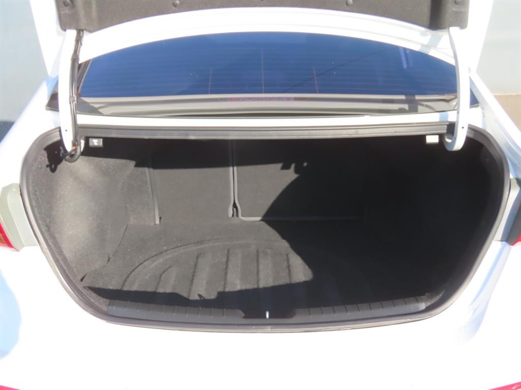 HYUNDAI Avante - Vista 9