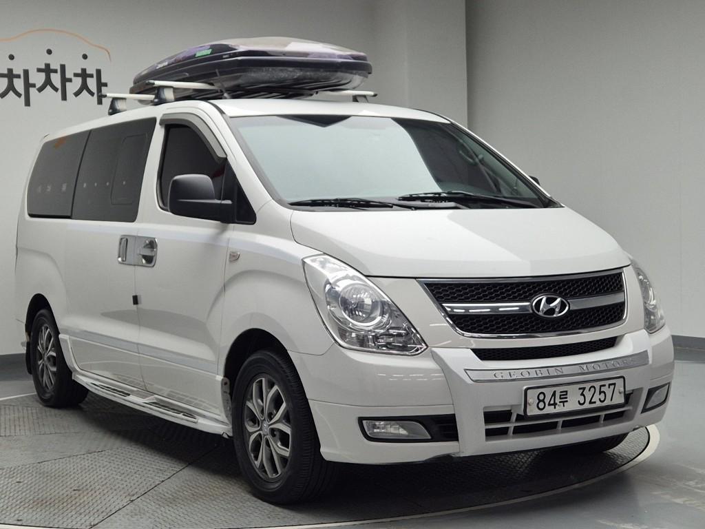 HYUNDAI Starex - Vista 4