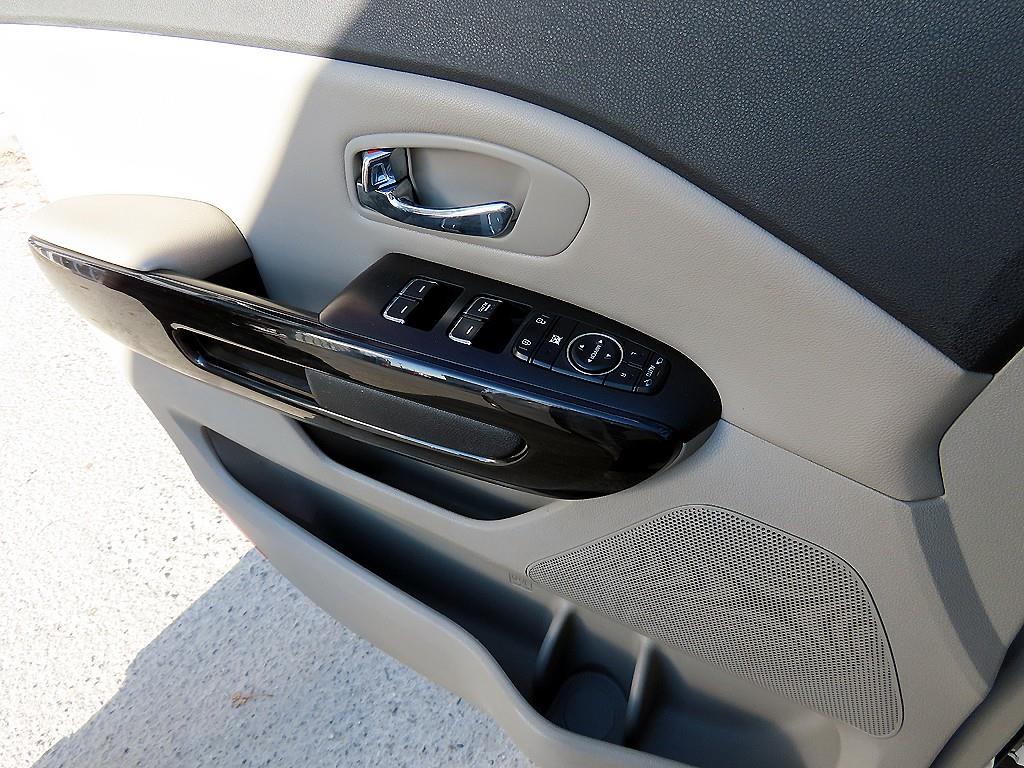 KIA Carnival - Vista 11