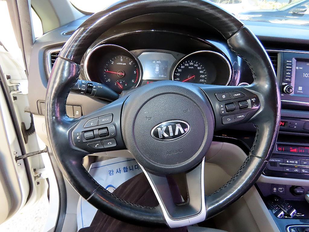 KIA Carnival - Vista 8