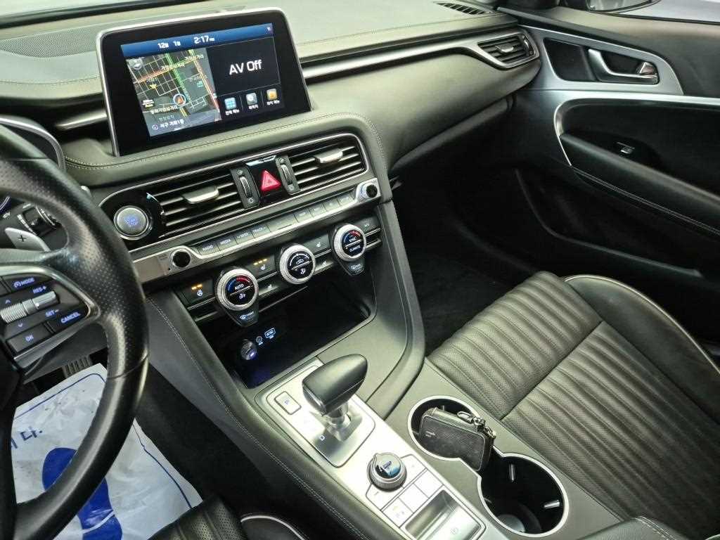 Genesis G70 - Vista 10