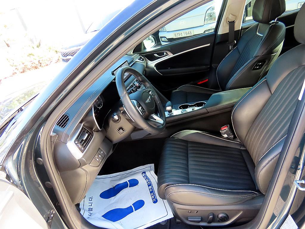 Genesis G70 - Vista 5