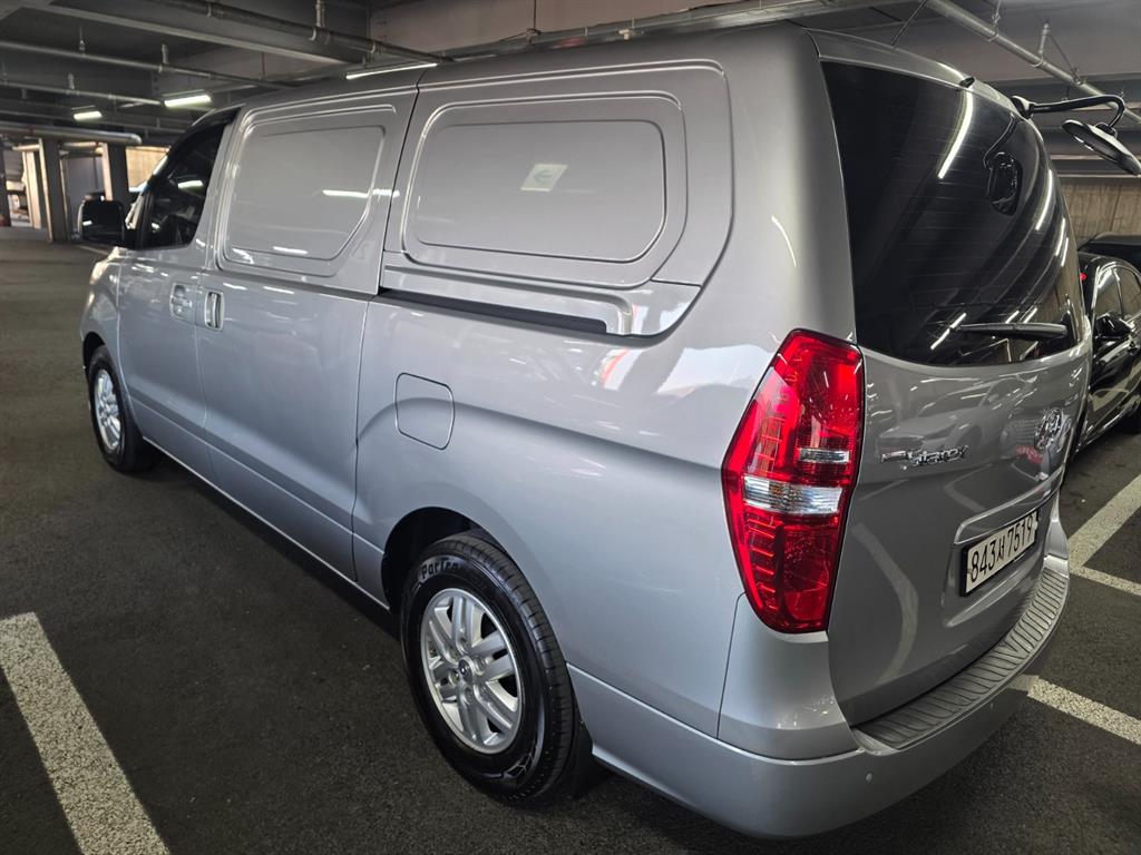 HYUNDAI Starex - Vista 4