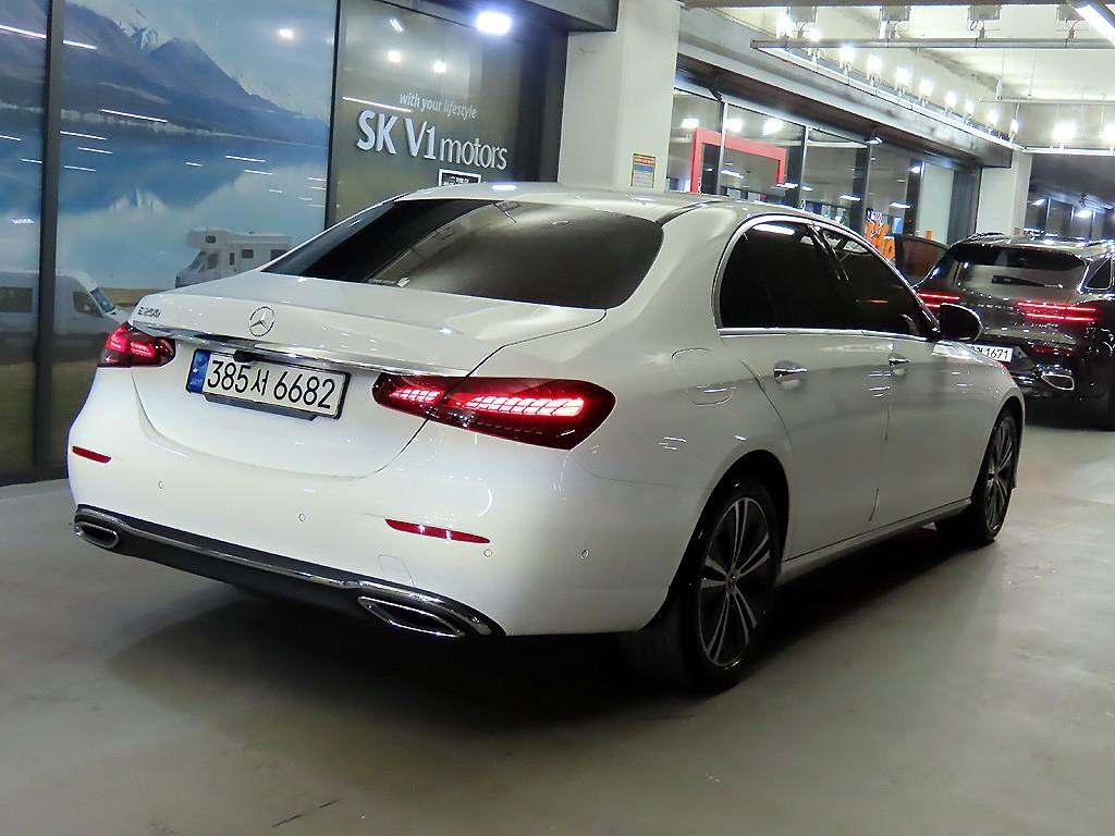 Mercedes Benz E class - Vista 4