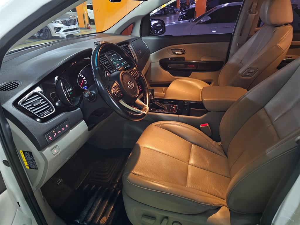 KIA Carnival - Vista 6