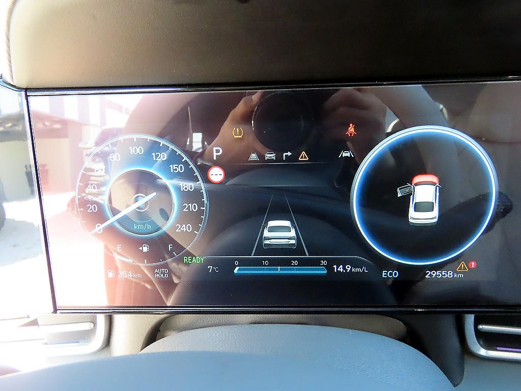 HYUNDAI Avante - Vista 9