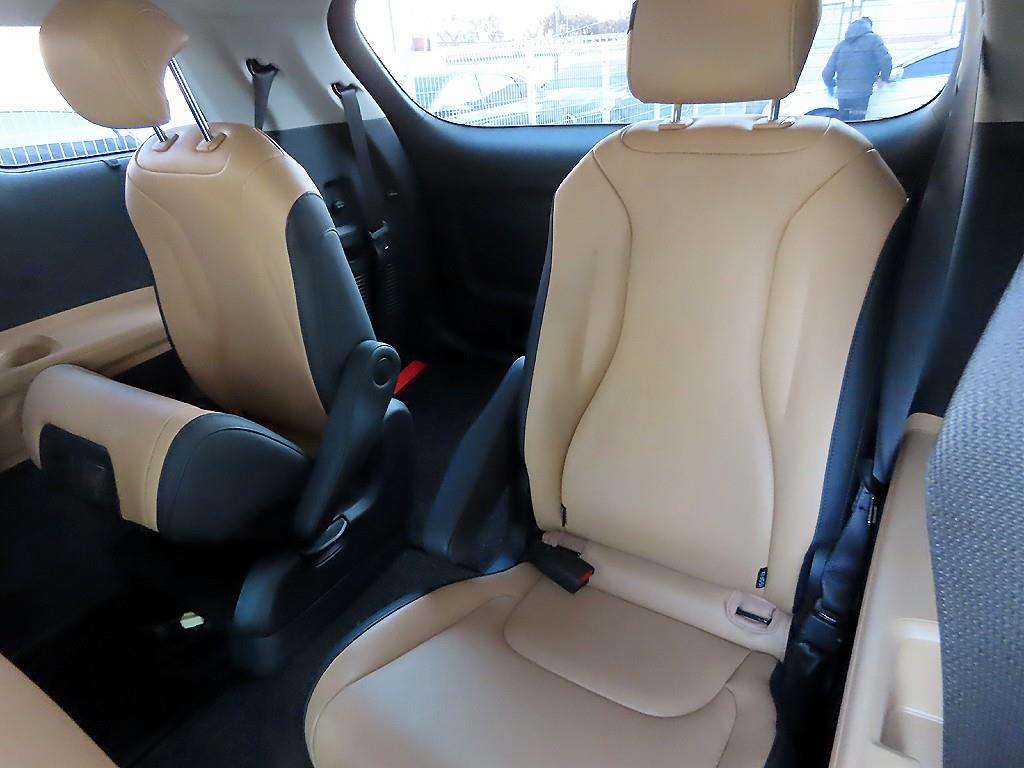 KIA Carnival - Vista 7