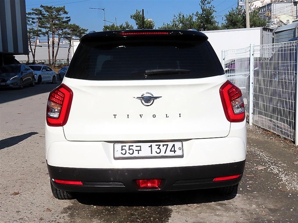 Ssangyong Tivoli - Vista 4