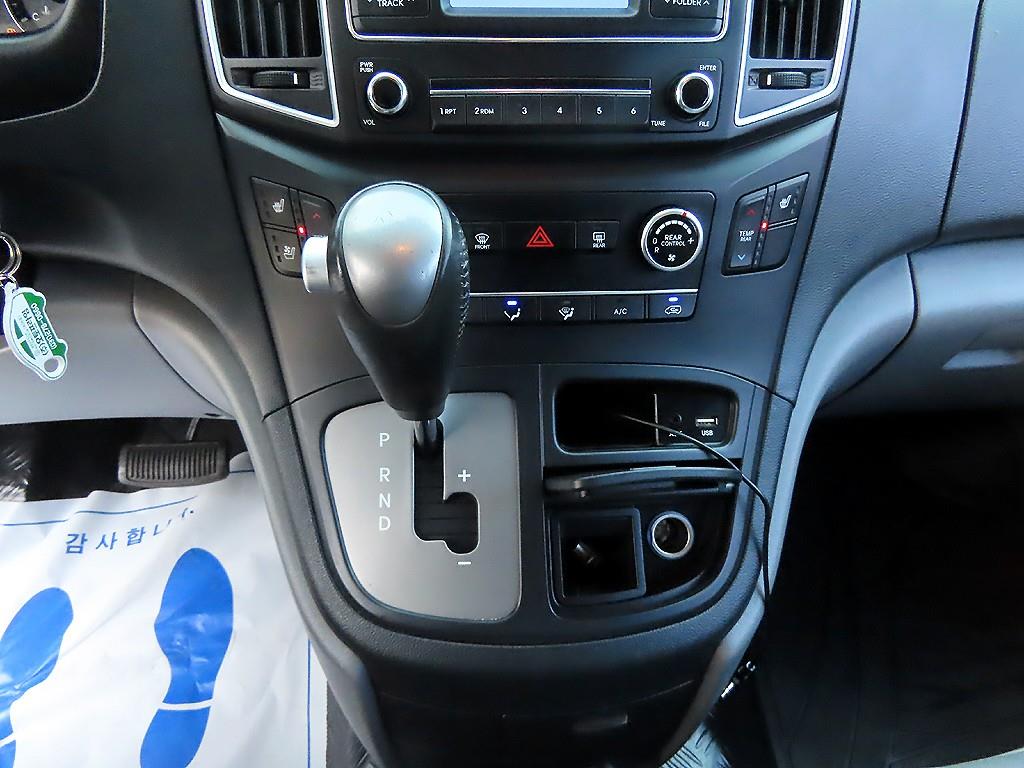 HYUNDAI Starex - Vista 11