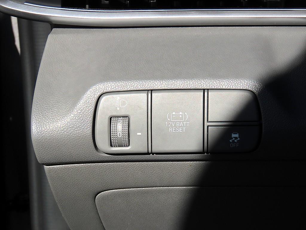 HYUNDAI Avante - Vista 12