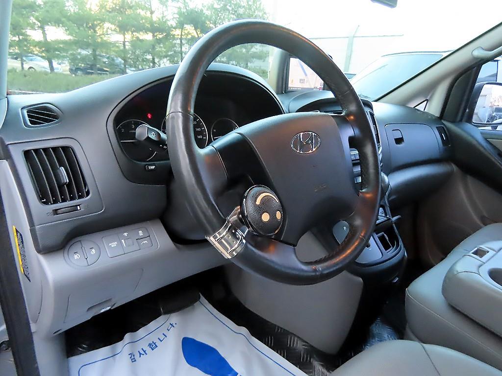 HYUNDAI Starex - Vista 8