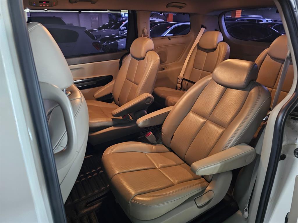 KIA Carnival - Vista 7