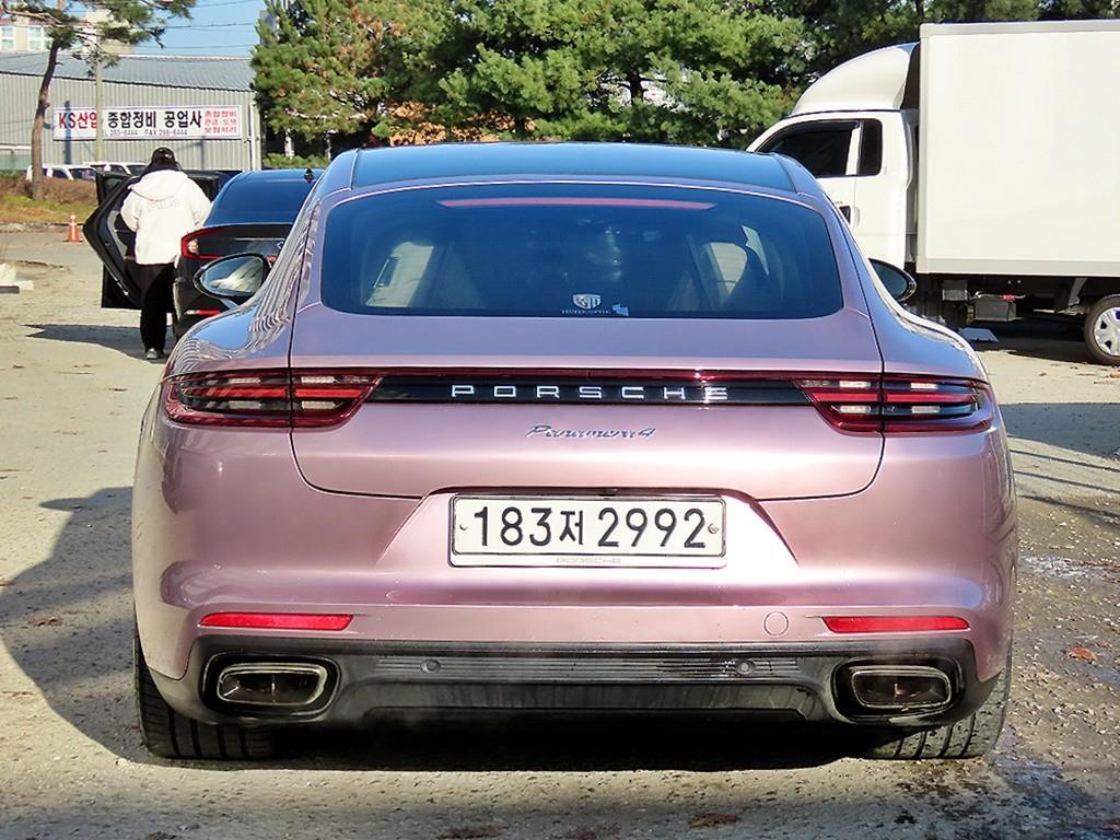 Porsche Panamera - Vista 4