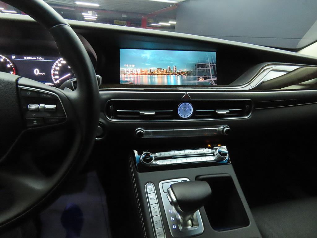 Genesis G90 - Vista 11