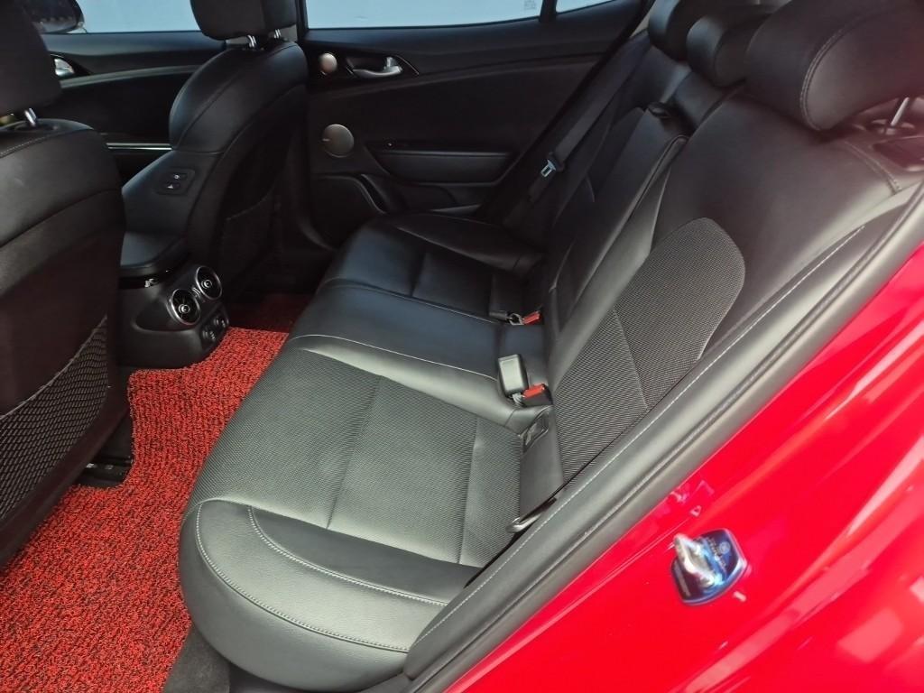 KIA Stinger - Vista 12