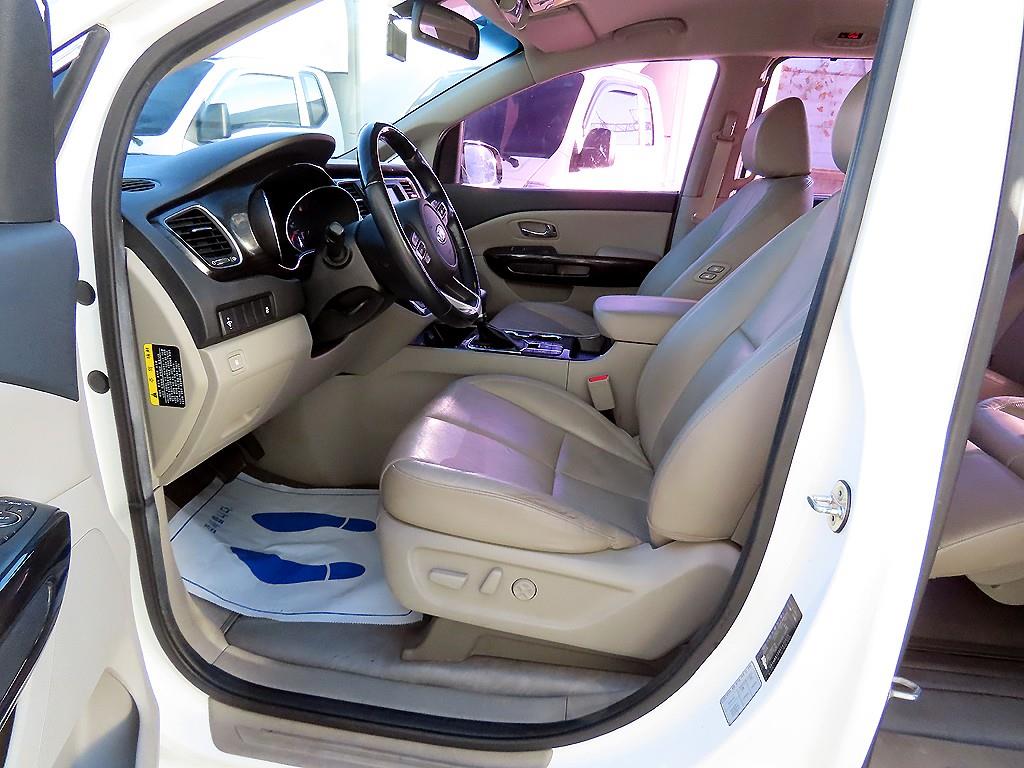 KIA Carnival - Vista 5