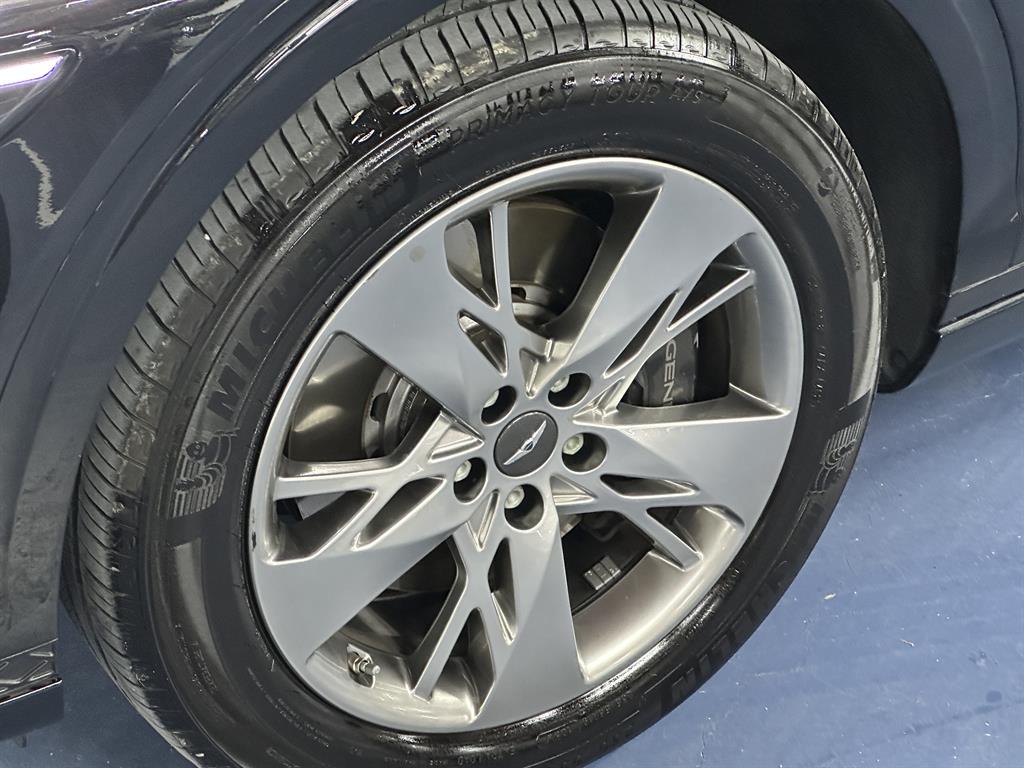 Genesis GV70 - Vista 5