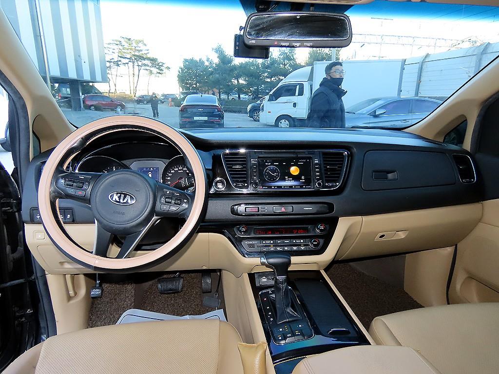 KIA Carnival - Vista 8