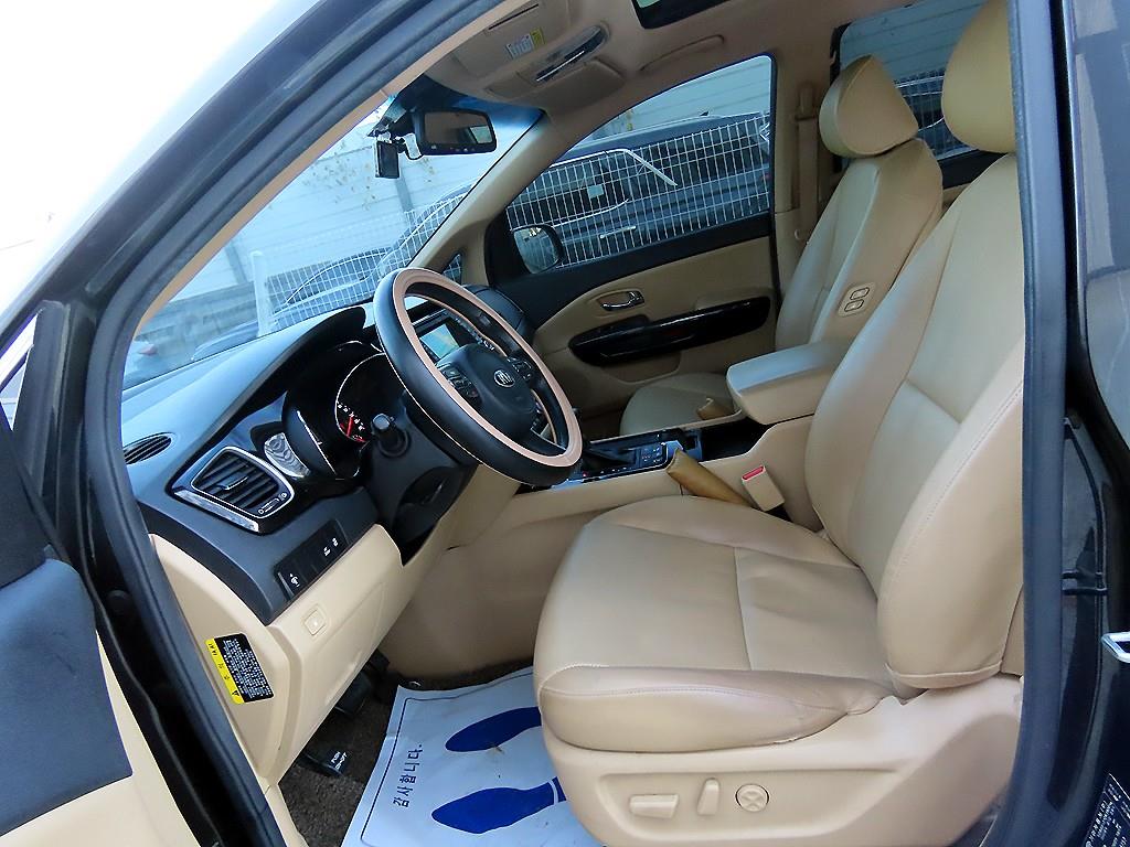 KIA Carnival - Vista 5