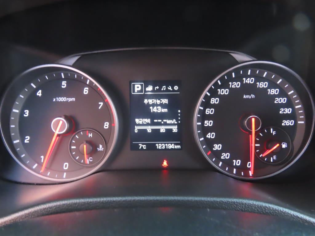 HYUNDAI Avante 2018 Blanco - Importación desde Corea - HF Imports Iquique - Foto 7