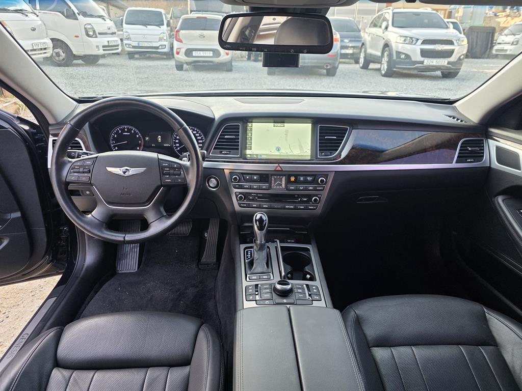 HYUNDAI Genesis - Vista 6
